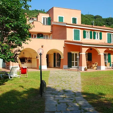 Il Pozzo E Il Melograno * Finale Ligure