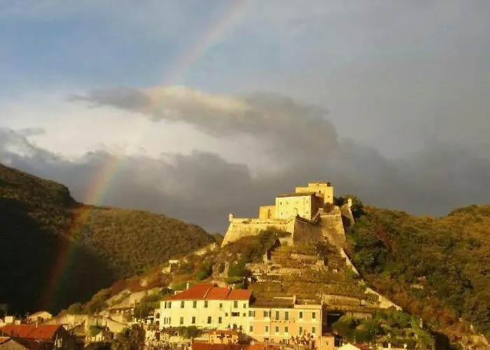 Il Pozzo E Il Melograno