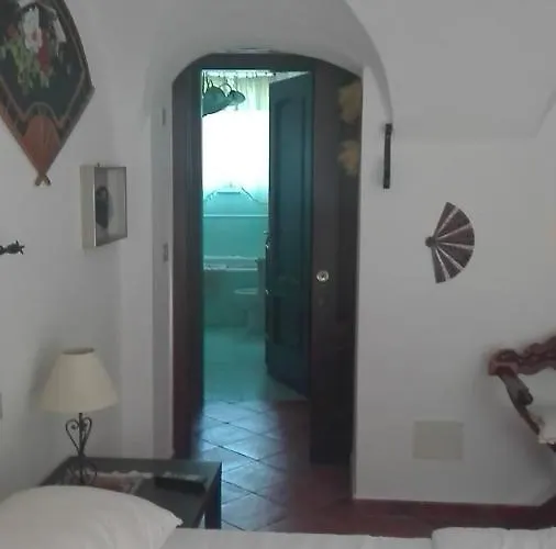 Il Pozzo E Il Melograno Finale Ligure